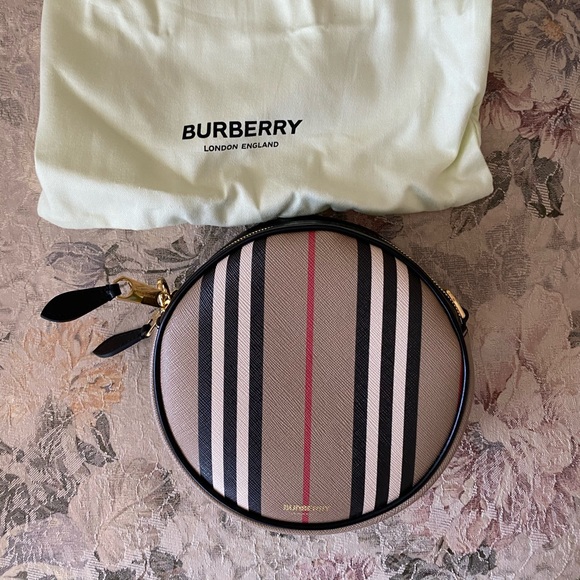 Burberry Handbags - Brand New Burberry two-way bag